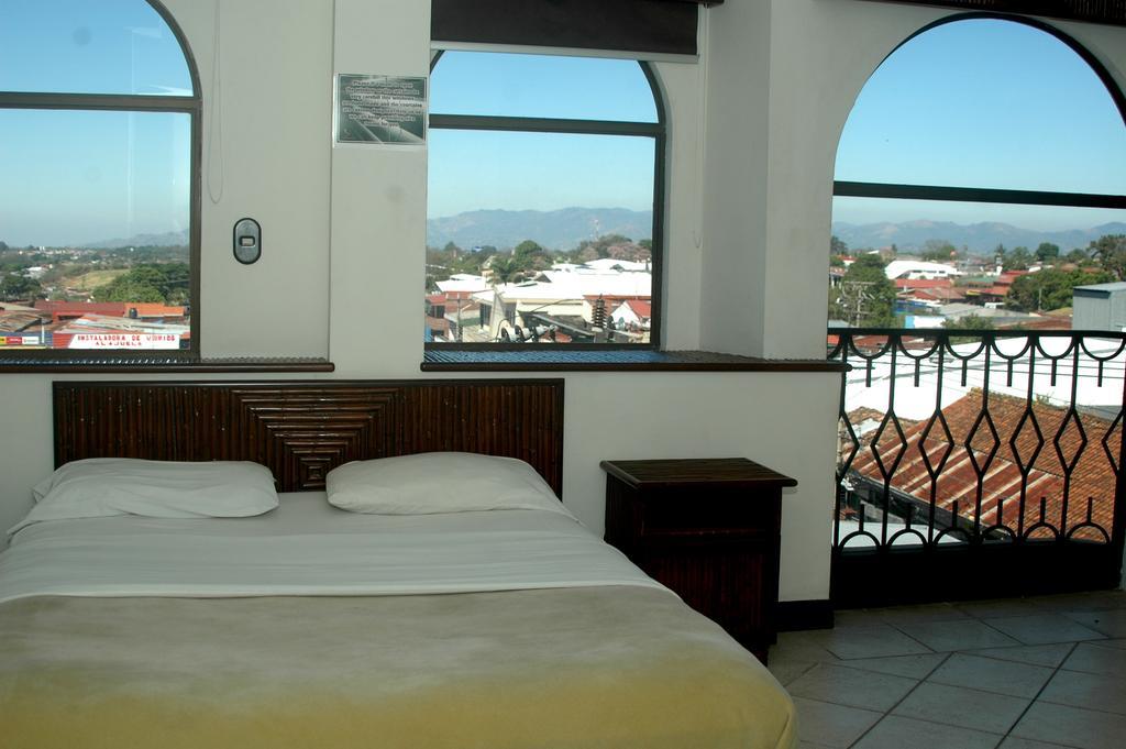 Alajuela Backpackers Airport Hostel المظهر الخارجي الصورة