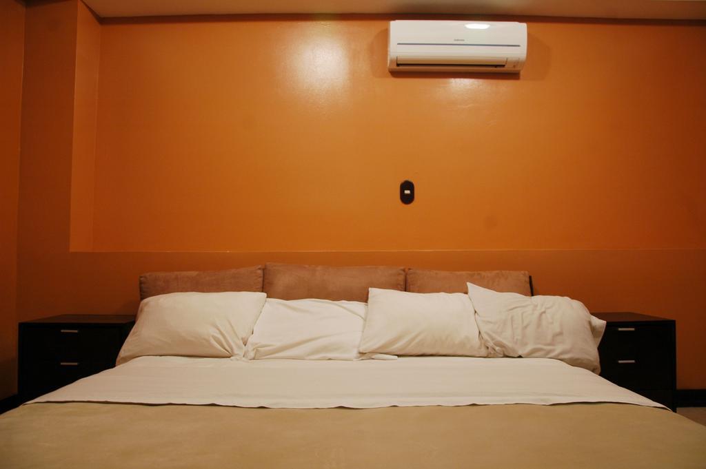 Alajuela Backpackers Airport Hostel المظهر الخارجي الصورة