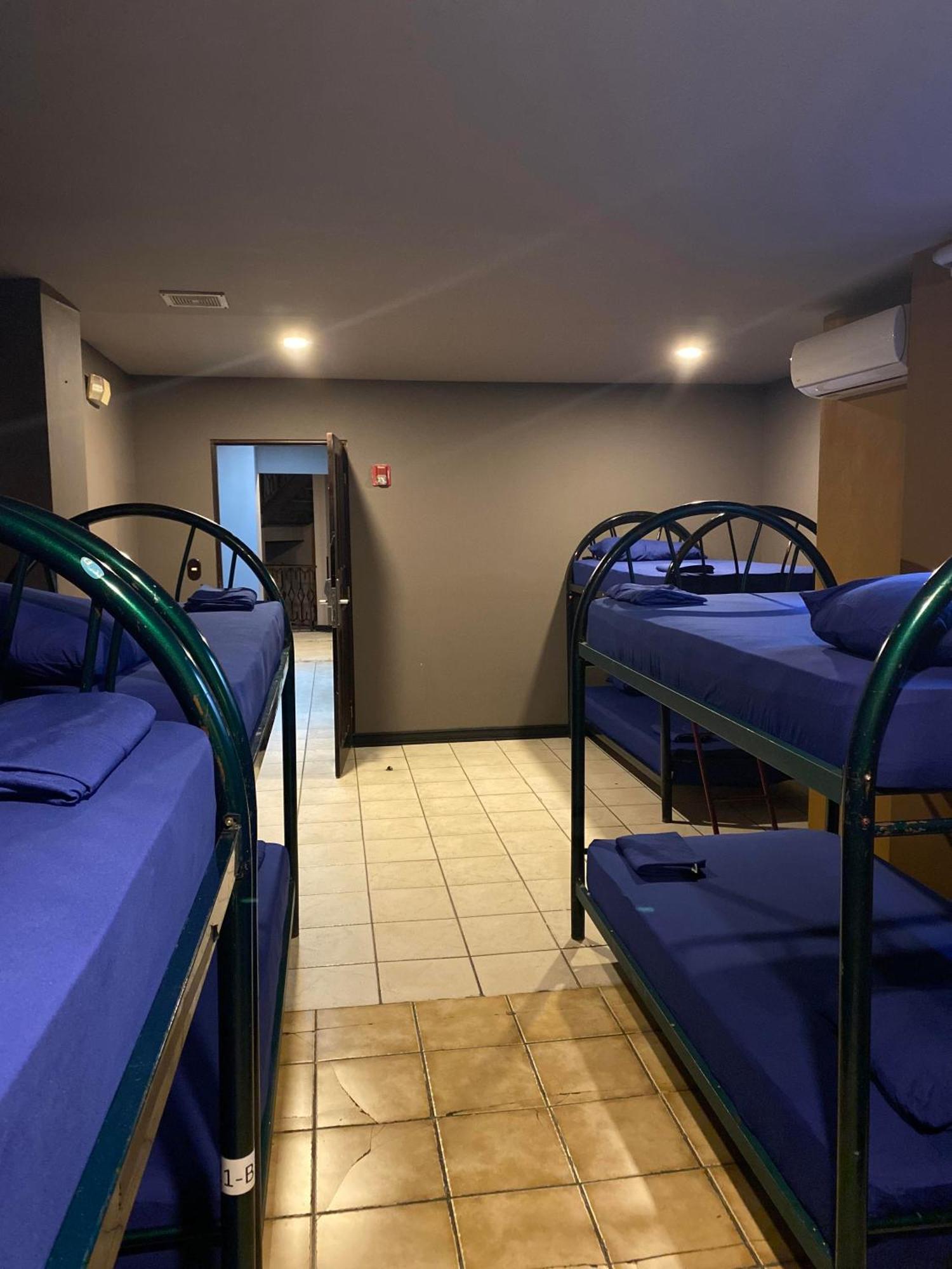 Alajuela Backpackers Airport Hostel المظهر الخارجي الصورة