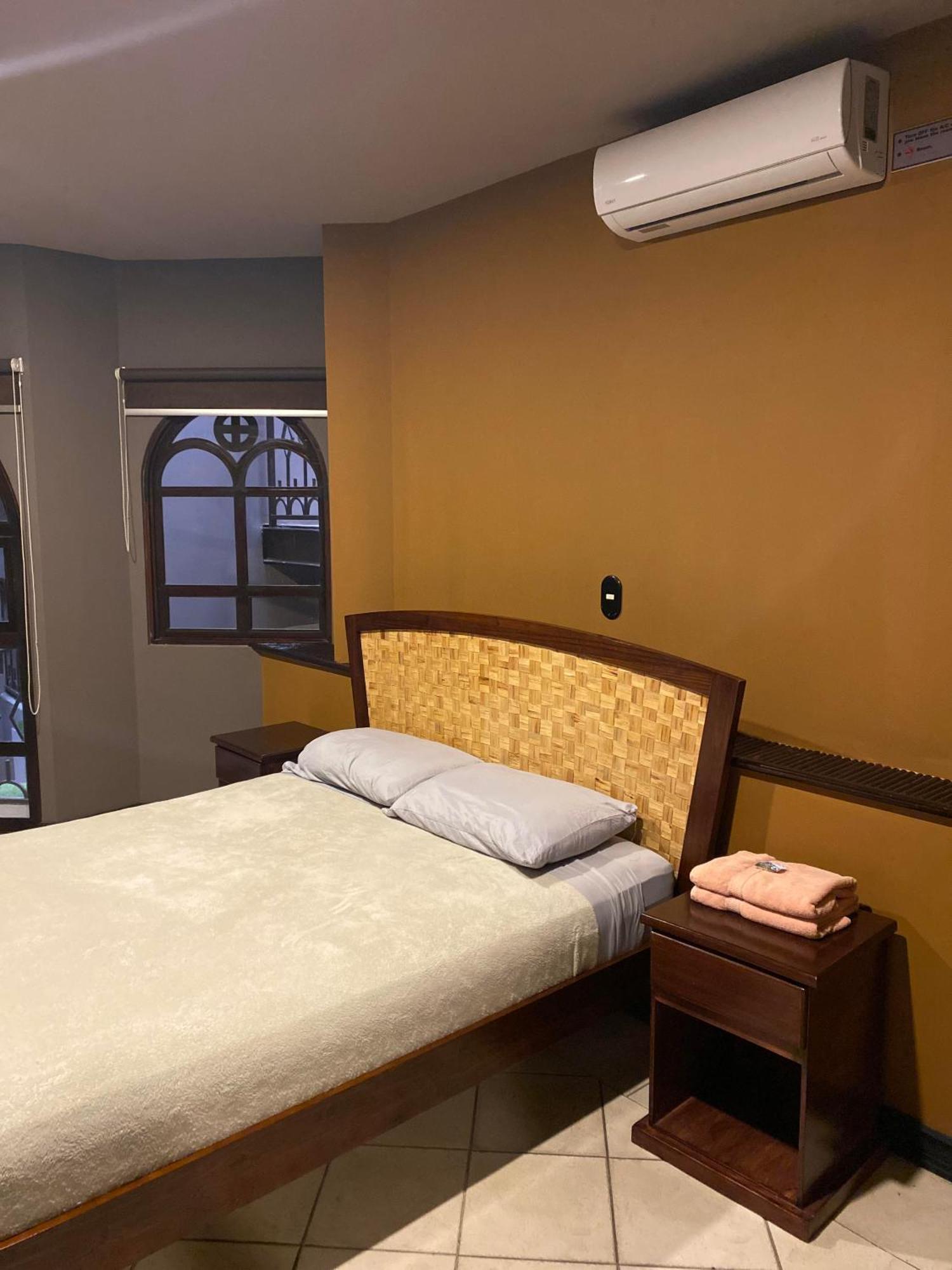 Alajuela Backpackers Airport Hostel المظهر الخارجي الصورة