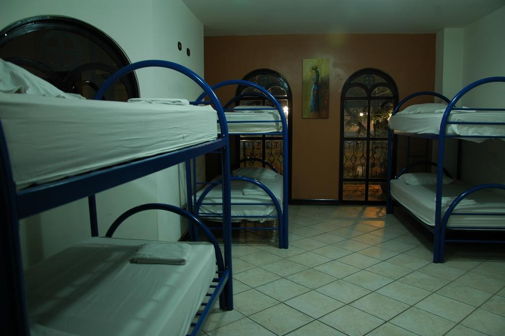 Alajuela Backpackers Airport Hostel الغرفة الصورة