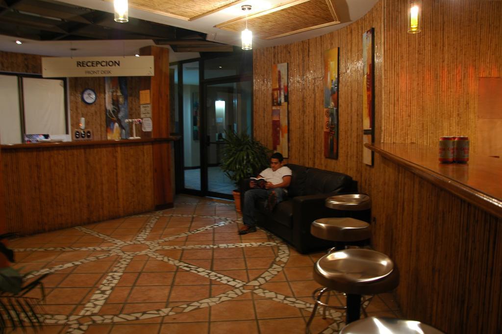 Alajuela Backpackers Airport Hostel الغرفة الصورة