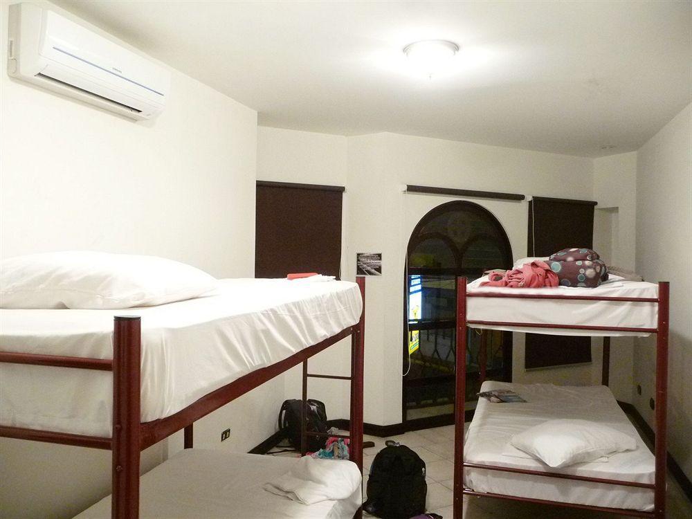 Alajuela Backpackers Airport Hostel المظهر الخارجي الصورة