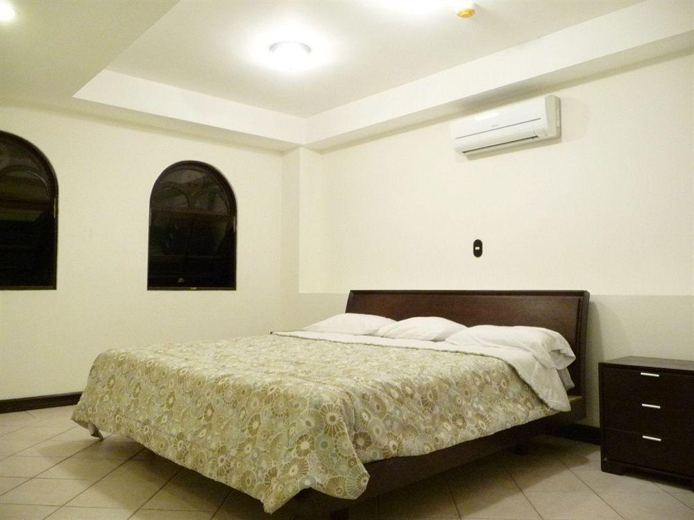 Alajuela Backpackers Airport Hostel المظهر الخارجي الصورة